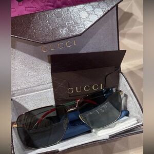 Gucci Black oversized Designer Sunglasses red and green handles NWT